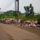 Foto tumpukan sampah di Jl. Perum Griya Asri, Situterate, Kec. Cikande, Kabupaten Serang.
