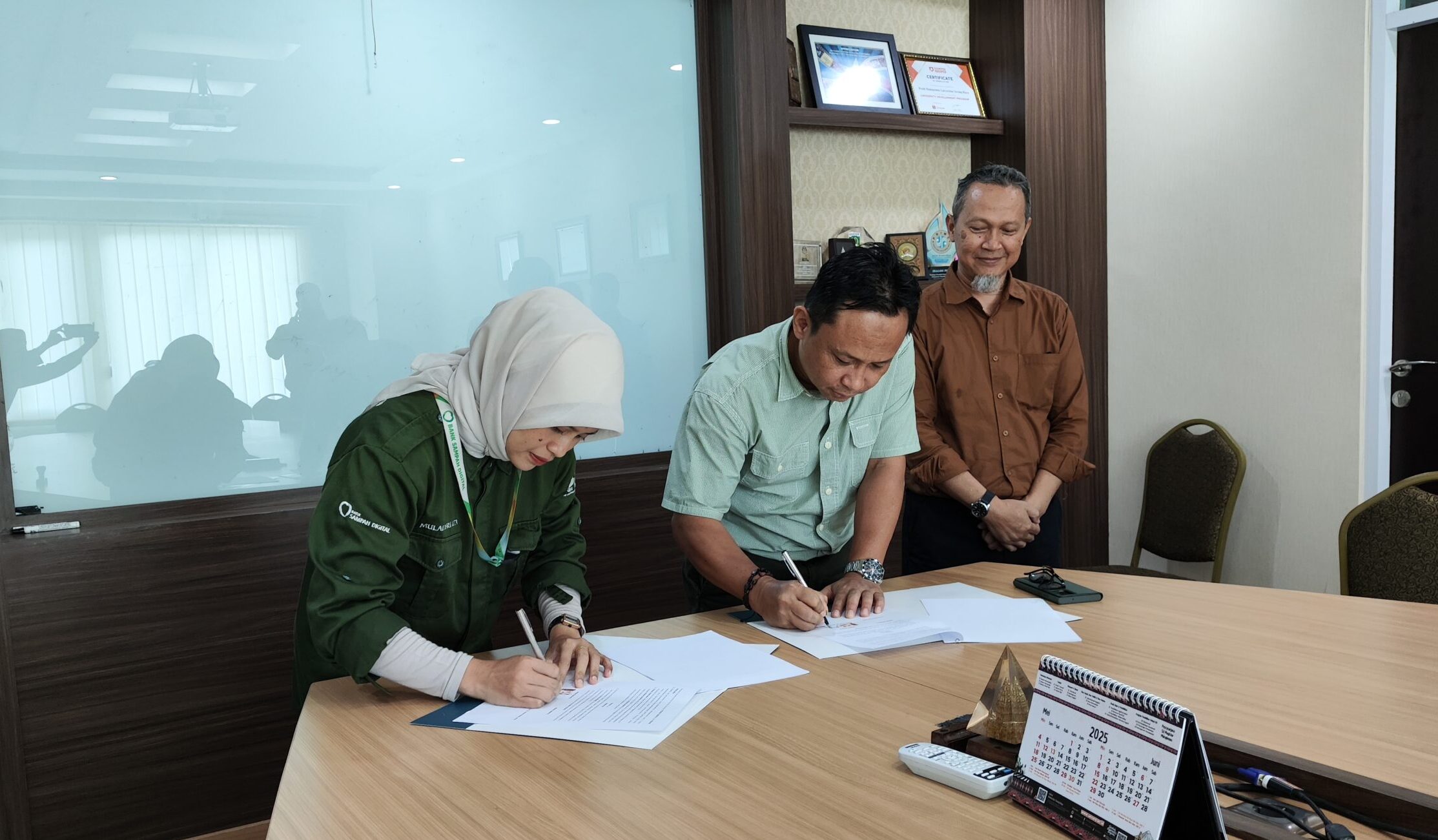 Foto Penandatanganan MOU Kerjasama BSD dan UNSERA