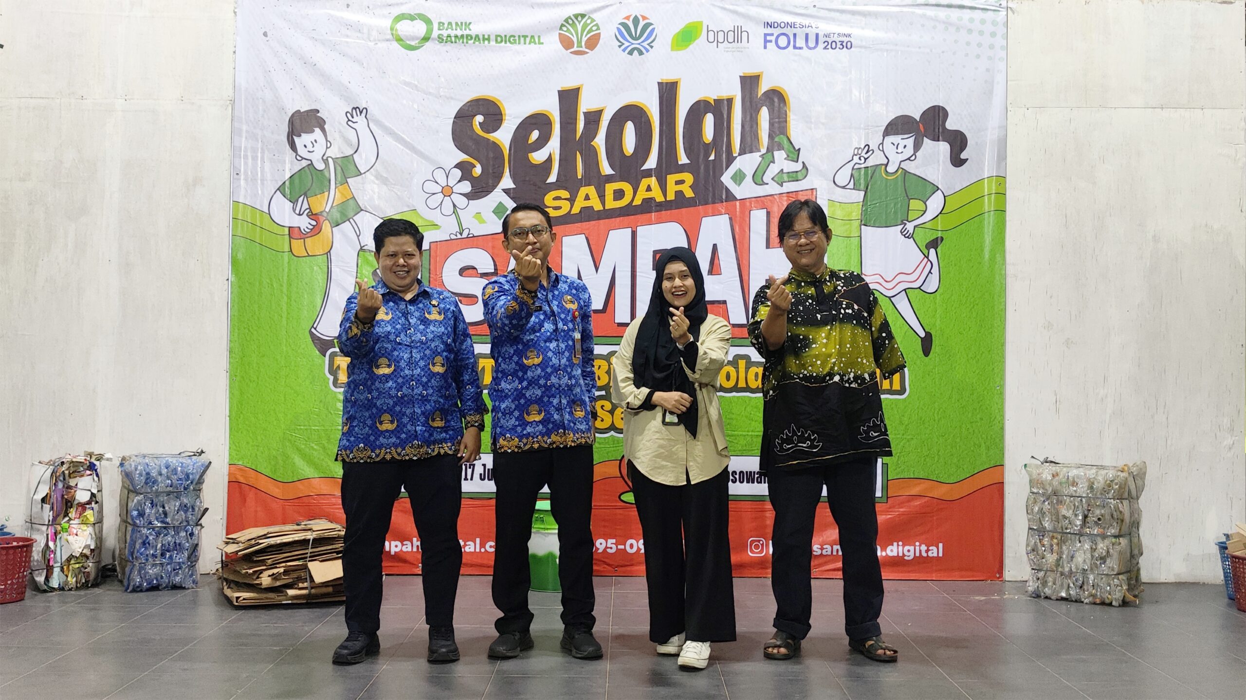 Foto Bersama Gol A Gong, Desty Eka Putri Sari, Farach Richi dan Samani (kanan ke kiri)
